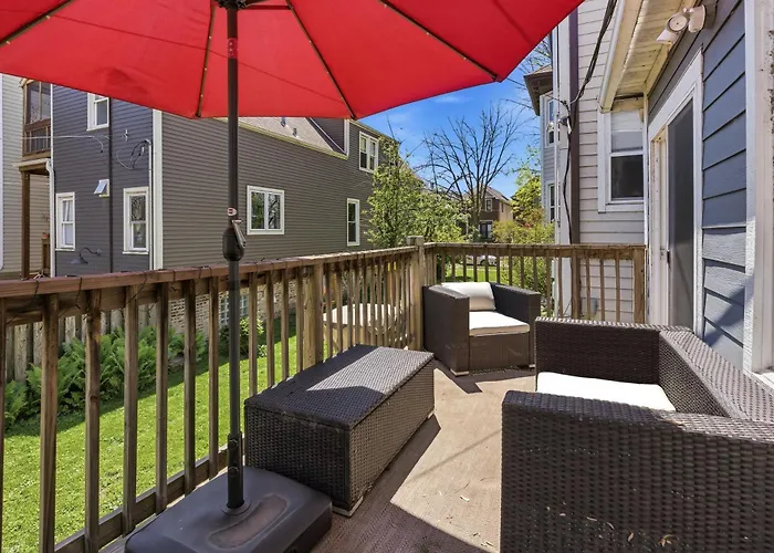 Charming Andersonville Coach House 3br 2,5ba Townhouse