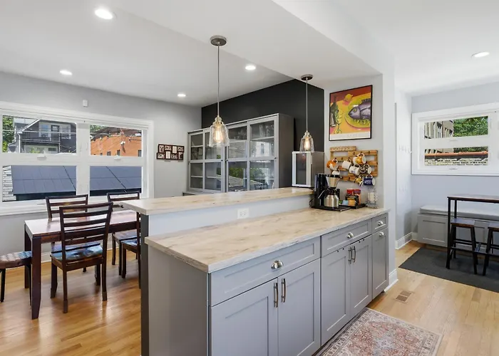 Charming Andersonville Coach House 3br 2,5ba Townhouse * Chicago