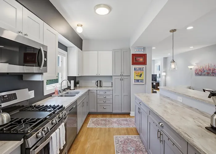 Ferienhaus Charming Andersonville Coach House 3br 2,5ba Townhouse Chicago