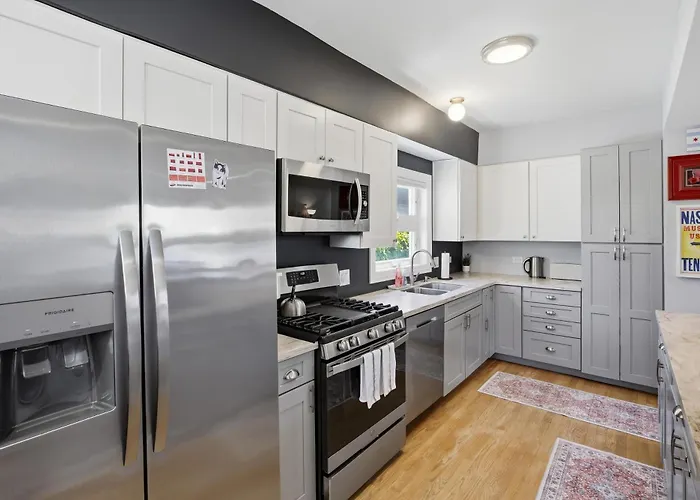 Charming Andersonville Coach House 3br 2,5ba Townhouse Ferienhaus