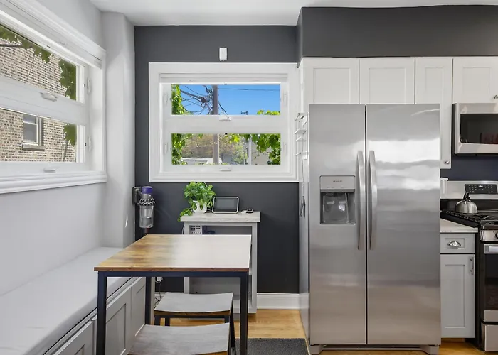 Charming Andersonville Coach House 3br 2,5ba Townhouse Ferienhaus