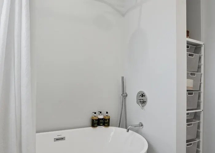 Charming Andersonville Coach House 3br 2,5ba Townhouse