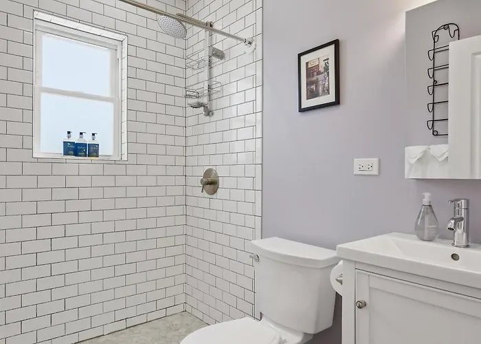 Ferienhaus Charming Andersonville Coach House 3br 2,5ba Townhouse