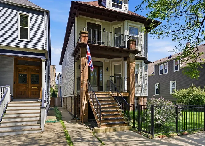 Charming Andersonville Coach House 3br 2,5ba Townhouse